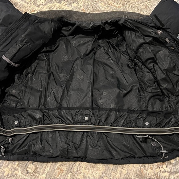 The North Face Black Puffer Jacket with Gray Collar - L - Picture 4 of 8